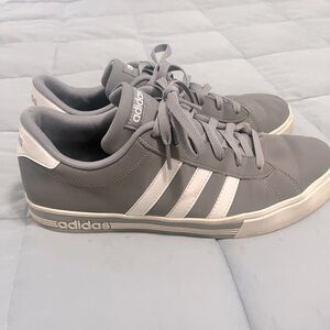 Men’s Adidas Size 11. Good condition.